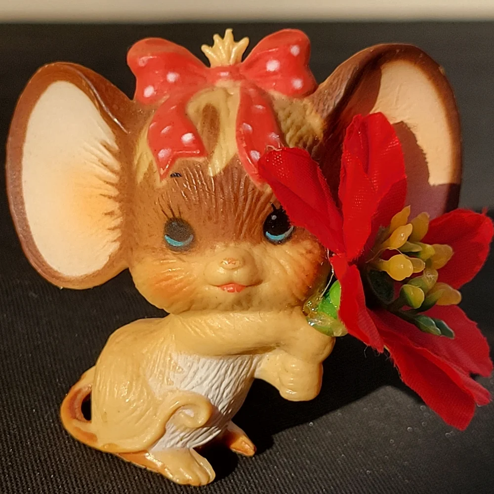 Cute Vintage Christmas Mice ~ Kitschy! ~ Russ Berrie ~ Tiny But Charming!